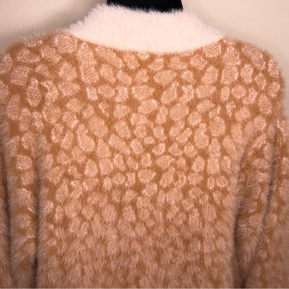 Large Listacle Peach Salmon Animal Print Fuzzy Knit Sweater Long Sleeve Soft - Picture 8 of 13